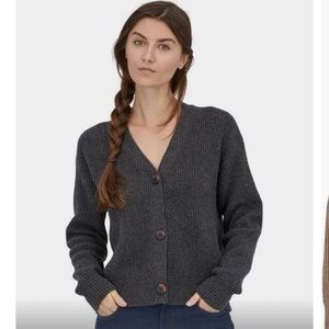 Patagonia Dark Gray Buttoned Sweater - size M